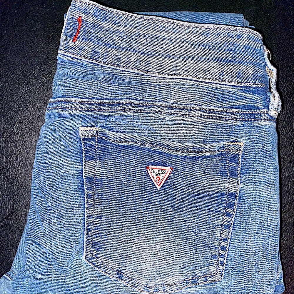 Women’s vintage Guess jeans. Medium rise, skinny Sarah fit. Immaculate condition